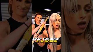 Becky Lynch sorprende a Liv Morgan wwe wrestling livmorgan [upl. by Marge592]