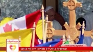 El Papa Francisco bendice la Cruz Misional en la plaza de Cristo Rendertor en Bolivia [upl. by Llerreg144]