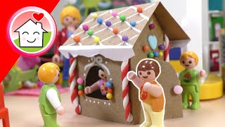 Playmobil Familie Hauser  das Riesenlebkuchenhaus  mit Anna im Kindergarten [upl. by Yelsna]