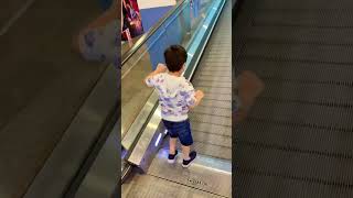 DJ Dance On Escalator 🤣🥰 DJ Muratti  Triangle Violin Classic [upl. by Epolulot23]