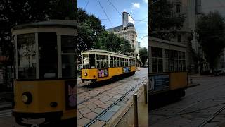 Incrocio tra due tram depoca a Milano [upl. by Zzahc50]