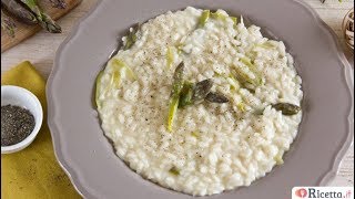 Risotto mit Spargel  Das italienische Rezept mit Parmesan [upl. by Hanikehs802]