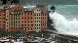 Camogli Mareggiata 30 Ott 2008 di Elisabetta Pinottiwmv [upl. by Anna303]