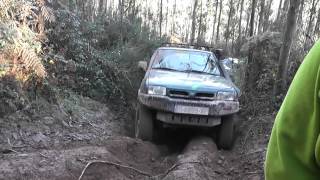 Nissan Terrano II 27 Td Lolo subiendo pista con rodera 113 Club 4x4 [upl. by Arzed]