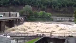 Neckar Wasserstau am Wehr Esslingen HochwasserMonsterwelle [upl. by Ponton52]