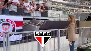 Torcida do tricolor chama Leila Pereira para o São Paulo 040224 [upl. by Vanden811]