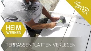 Terrassenplatten verlegen  Die Feinsteinzeug Terrasse im Drainagemörtel [upl. by Paderna]