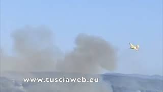 Incendio a Tuscania  Canadair in azione [upl. by Atoked579]