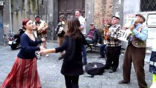 Napoli Immacolata 2010  Tammurriata della Paranza del Lione a San Gregorio Armeno [upl. by Sordnaxela850]