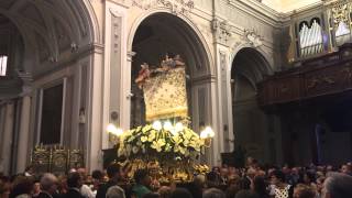 Uscita processione della Madonna dei Martiri dallinterno della Cattedrale di Molfetta Ba [upl. by Blankenship232]