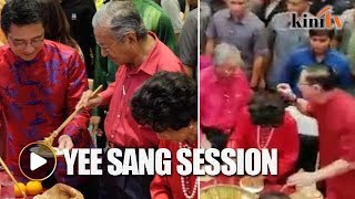 Guan Eng shares tips with Dr Mahathir during yee sang tossing [upl. by Leinahtam]