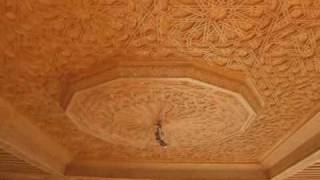 Plafond en bois sculpté [upl. by Nodnalb]