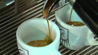 Tutorial técnicas de Barista para preparar un buen café [upl. by Ainud103]