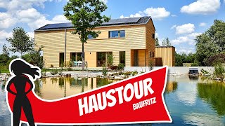 Haustour Gesundes HolzFertighaus mit Tiny HouseAnbau von Baufritz  Hausbau Helden [upl. by Alekim]