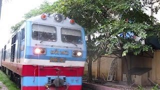 20090726 Vietnam Railways SE7 at Hanoi  ベトナム国鉄 統一鉄道 ハノイ駅 [upl. by Ticknor329]