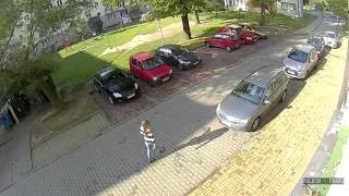 Wyjazd z parkingu blondynki Priceless parking Amazing parking of car by a blonde girl [upl. by Marketa]