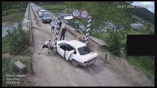 Car towed away after crash 🚗  UstKut Russia live cam [upl. by Acceber]