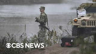 Texas blocking federal agents from processing migrants in border town park [upl. by Rima162]