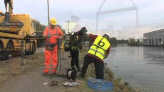 10092011 auto te water op de Achthovnerweg in Leiderdorp [upl. by Errol]