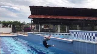 salto com vuelta canela en laa piscina maxi [upl. by Hgiel]