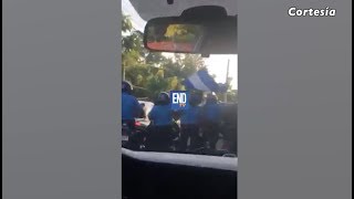 Policías detienen a motorizado por portar bandera de Nicaragua [upl. by Pontus872]