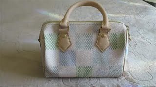 Louis Vuitton DAMIERLICIOUS Speedy 20 Damier Azur  Up Close View  What fits [upl. by Udella]