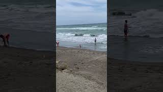 Pescia Romana VTPanoramica della spiaggia in una giornata ventosa e nuvolosa 23062024 [upl. by Drye612]