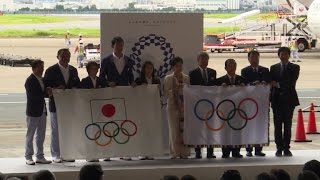 Le drapeau olympique de retour à Tokyo après un demisiècle [upl. by Horvitz]