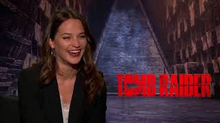 Le retour de Lara Croft avec Alicia Vikander  Reportage cinéma [upl. by Tletski]