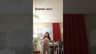 Chantaje müzik music musica song pop cover keşfet beniöneçıkart dubaiçikolatası duet [upl. by Nagud718]