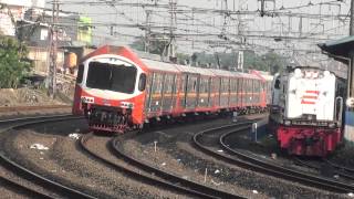 KRL JABOTABEK 環状線 quotHOLECquot Jatinegara付近走行 [upl. by Nyrret]