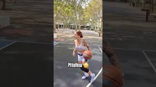 Pitufina arrasando 🔥😳 basketball foryou arigeli basquet humor basquetball baloncesto nba [upl. by Neelyam]