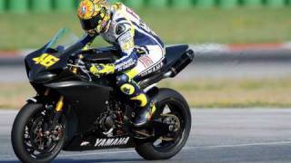 VALENTINO ROSSI SCATENATO TORNA IN MOTO CON LE STAMPELLE [upl. by Talley613]