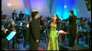 Anna Netrebko Marcelo Alvarez  Verranno a te sullaure  concert  Berlin 2004 [upl. by Nylzor]