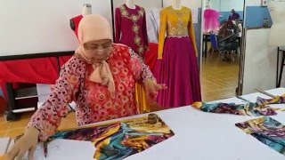 Teknik Menderaf Pola amp Menggunting Baju Kurung Pesak Gantung  Riau  Pahang [upl. by Chaudoin869]