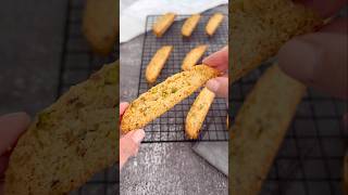 biscotti tagliati super friabili mandorle e pistacchi in granella 😋Ricetta nei commenti 👌🏻 [upl. by Breanne]