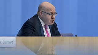 Bundesregierung senkt Konjunkturprognose auf 26 Prozent ab  AFP [upl. by Epolulot]