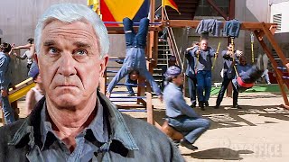 O primeiro dia de Leslie Nielsen na cadeia  Corra que a Polícia vem Aí 33 13  Clipe [upl. by Ecnerewal]