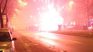 Pyro Wahnsinn Berlin Silvester 2016 Frankfurter Allee Feuerwerksvitrine Teil 3 [upl. by Nyrehtac175]