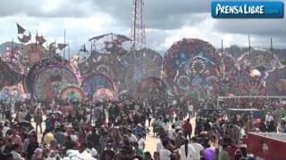 Barriletes gigantes una tradición que surca el cielo del altiplano guatemalteco [upl. by Assyle107]