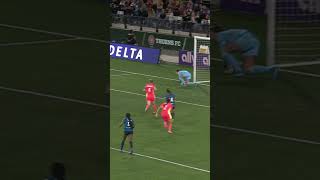 What a save Mackenzie Arnold on Mal Swansons PK 👏 nwsl [upl. by Wilden]