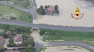 Alluvione Emilia Romagna in elicottero tra Bologna e Reggio Emilia [upl. by Enneite572]