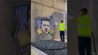 🎬La rimozione di un graffiti con il volto di Volodymyr Zelensky a barcellona [upl. by Berlin318]