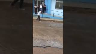 Se vitaliza un vídeo de los cubanos “pescando” clarias en plena calle en Mayabeque Cuba [upl. by Lizabeth738]