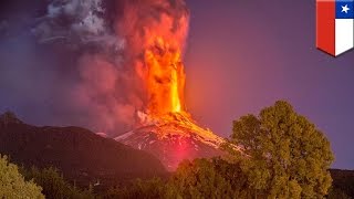 Massive volcano eruption Chiles Volcano Villarrica spews lava and ash 1000 meters into the air [upl. by Llerreg]