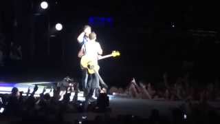 Thomas Rhett sings Happy Birthday  Anything Goes Tour  Tampa FL [upl. by Annaeiluj164]