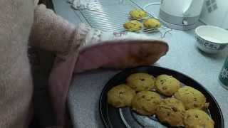 Biscuits cookies in the Halogen How to bake chocolate nut cookies [upl. by Eyllek]