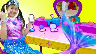 Jannie and Andrew Pretend Play Kids Makeup Kit Toys [upl. by Ahcsatan]