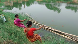 Unbelievable fishing video 😱 The beautiful new lady fisher catching fish in pond  Best fishing 🎣 [upl. by Nomaj]