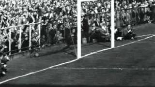 Coen Moulijns dribbels tijdens Nederland  België 1959 [upl. by Kerry]